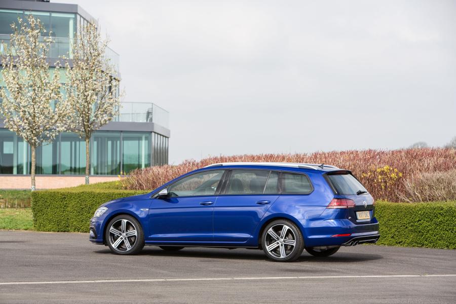  Volkswagen Golf R Estate 2017 года  (UK) (фото 23 из 31)